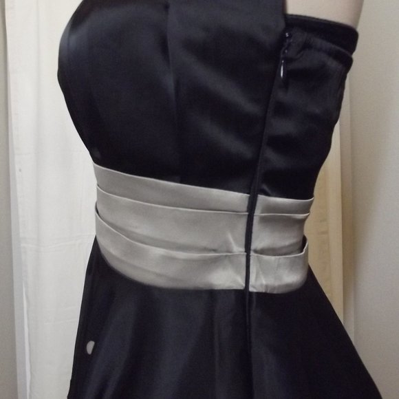 Special Event Dress - Picture 5 of 8